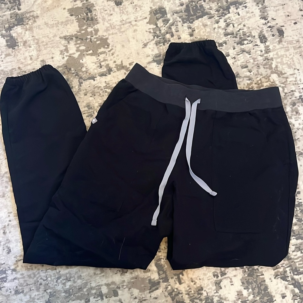 Figs women black scrub jogger. Size medium